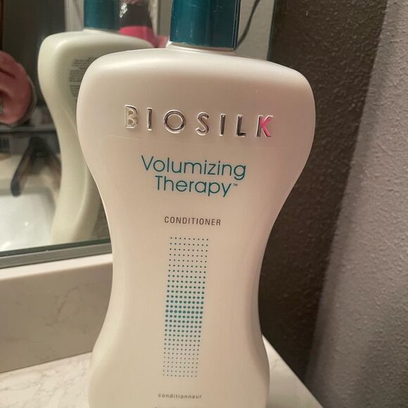 BIOSILK Volumizing Therapy Conditioner 34 Ounce - Picture 5 of 9